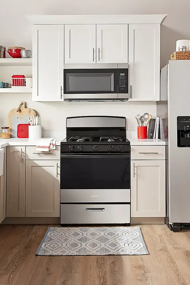 Amana - 5.0 Cu. Ft. Freestanding Single Oven Gas Range with Easy-Clean Glass Door in Stainless Steel